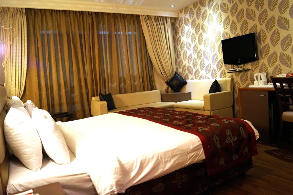 The Grand Solitaire Hyderabad Exterior foto